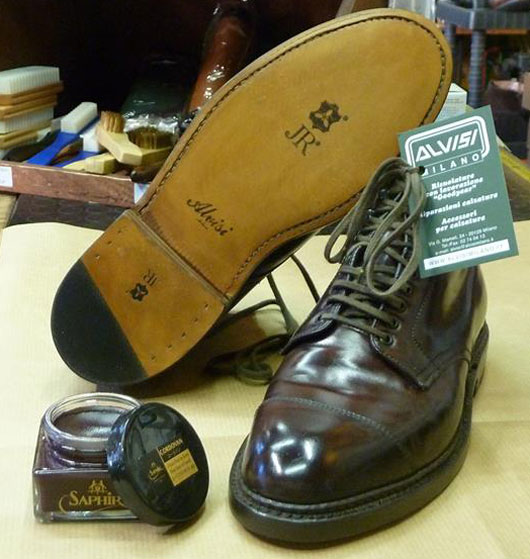 Risuolatura di calzature Alden in cordovan con lavorazione originale Goodyear 