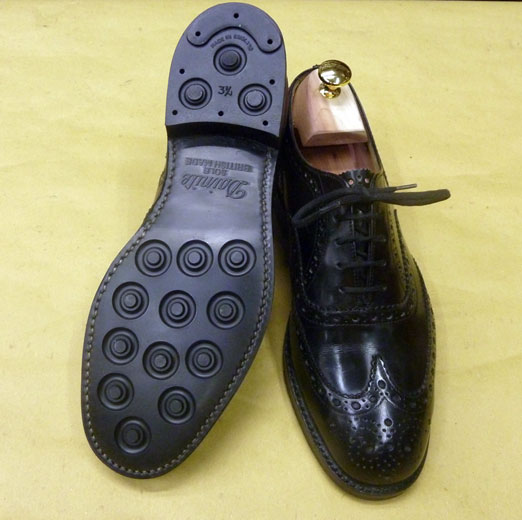 Risuolatura di calzature Church's con suola Dainite "Studded" Black