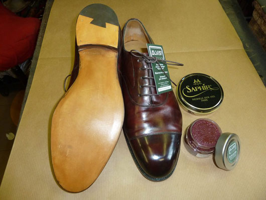 Risuolatura Goodyear di calzature Edward Green in cuoio a concia vegetale e lucidatura