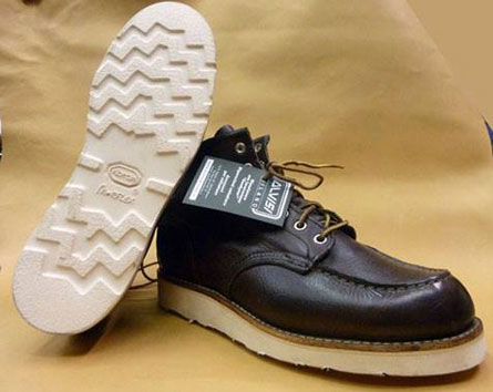 Risuolatura Red Wing con lavorazione originale Goodyear e suola Vibram morflex bianca